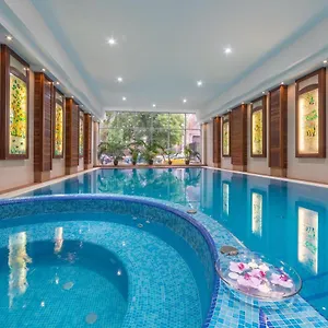 4* מלון Lion's Garden